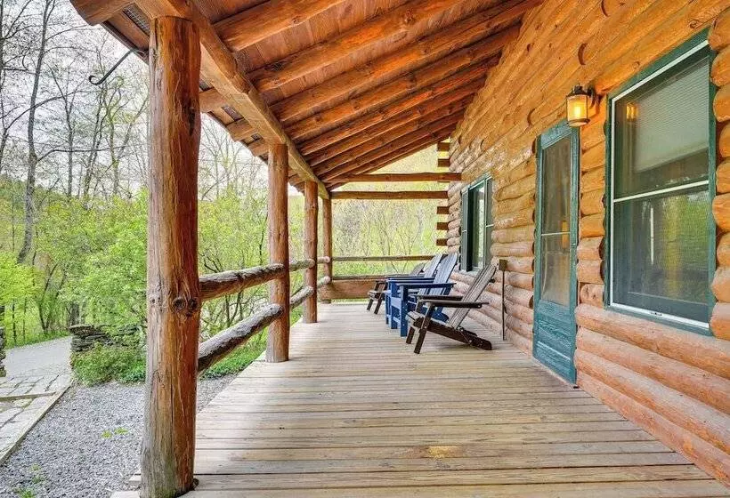 Picture Perfect Vermont Mtn Cabin W/ Hot Tub!