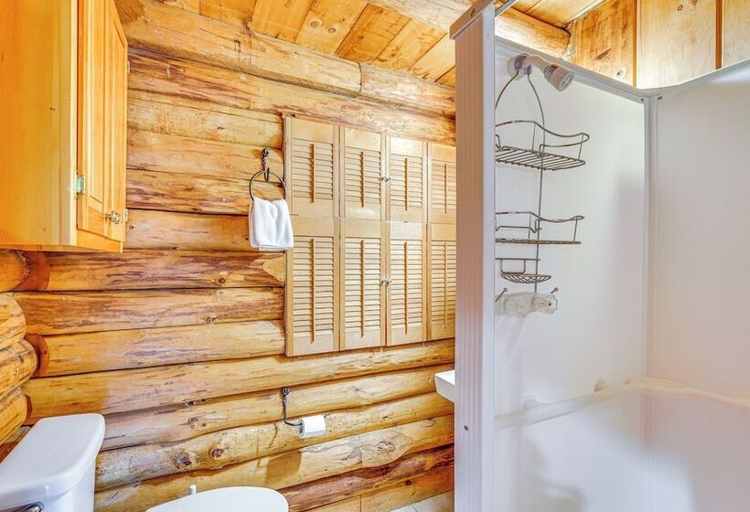 Picture Perfect Vermont Mtn Cabin W/ Hot Tub!