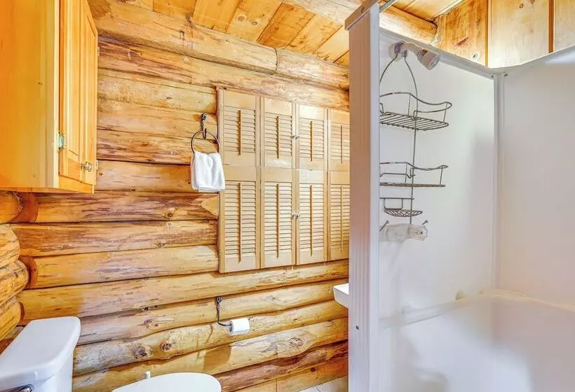 Picture Perfect Vermont Mtn Cabin W/ Hot Tub!