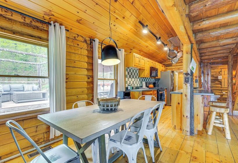 Picture Perfect Vermont Mtn Cabin W/ Hot Tub!