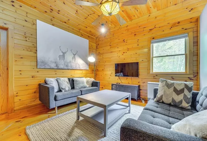 Picture Perfect Vermont Mtn Cabin W/ Hot Tub!