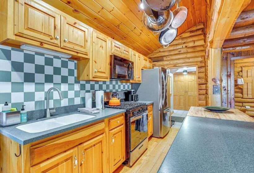 Picture Perfect Vermont Mtn Cabin W/ Hot Tub!