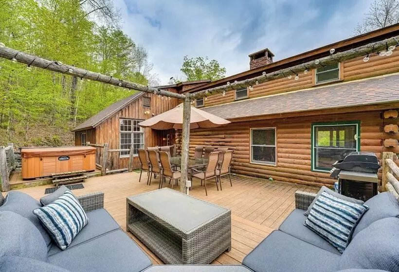 Picture Perfect Vermont Mtn Cabin W/ Hot Tub!