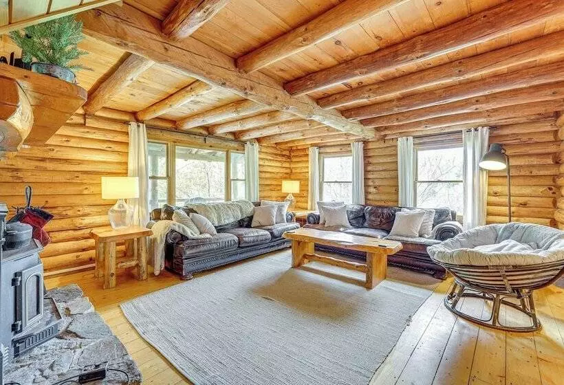 Picture Perfect Vermont Mtn Cabin W/ Hot Tub!