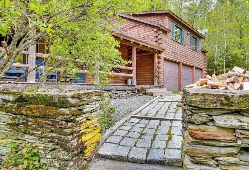 Picture Perfect Vermont Mtn Cabin W/ Hot Tub!