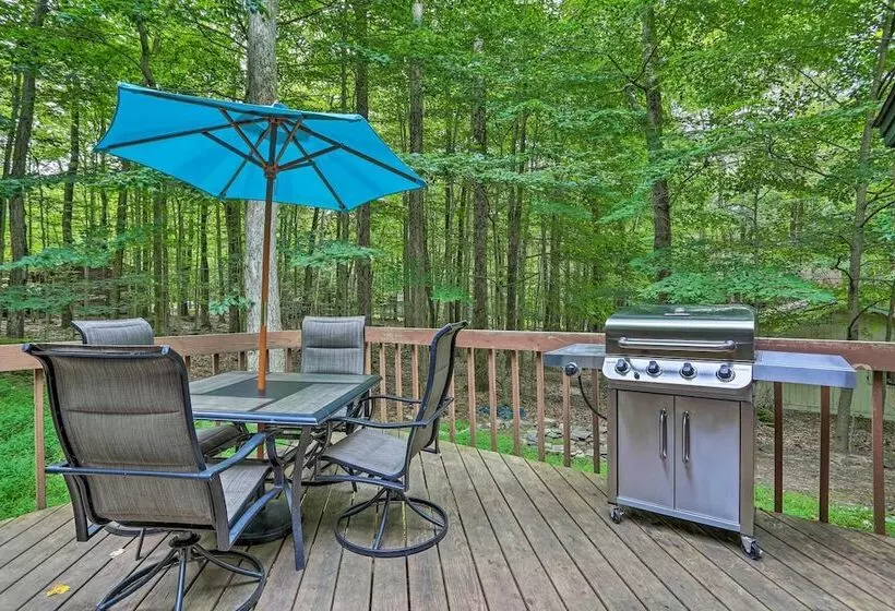 Pocono Log Cabin: Fireplace, Fire Pits & Amenities