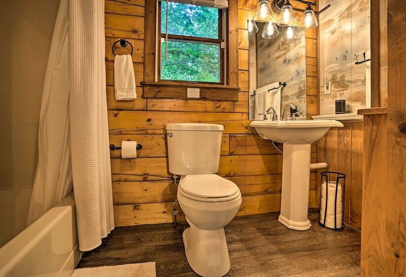 Pocono Log Cabin: Fireplace, Fire Pits & Amenities