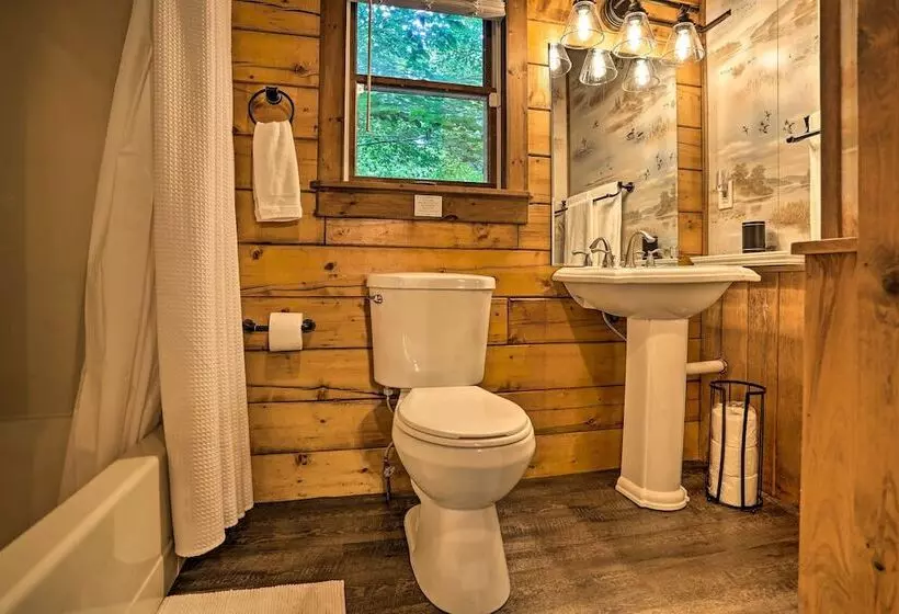 Pocono Log Cabin: Fireplace, Fire Pits & Amenities