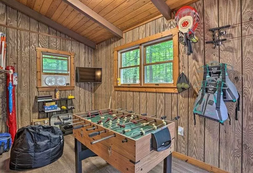 Pocono Log Cabin: Fireplace, Fire Pits & Amenities