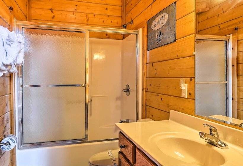 Private Cabin W/ Tree Top Mtn Views: Pets Welcome