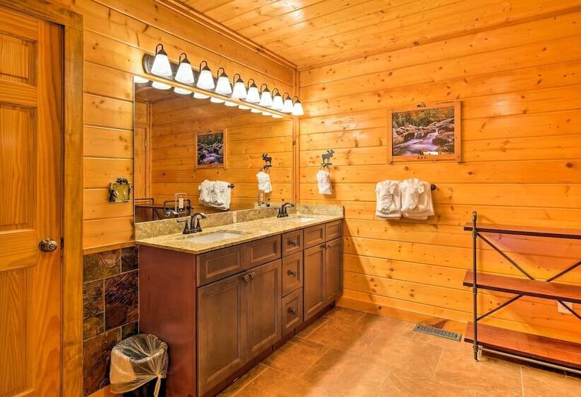Private Cabin W/ Tree Top Mtn Views: Pets Welcome