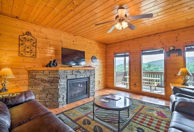 Private Cabin W/ Tree Top Mtn Views: Pets Welcome