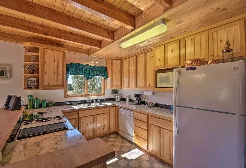 Questa Home W/ Views   13 Mi To Red River Skiing!