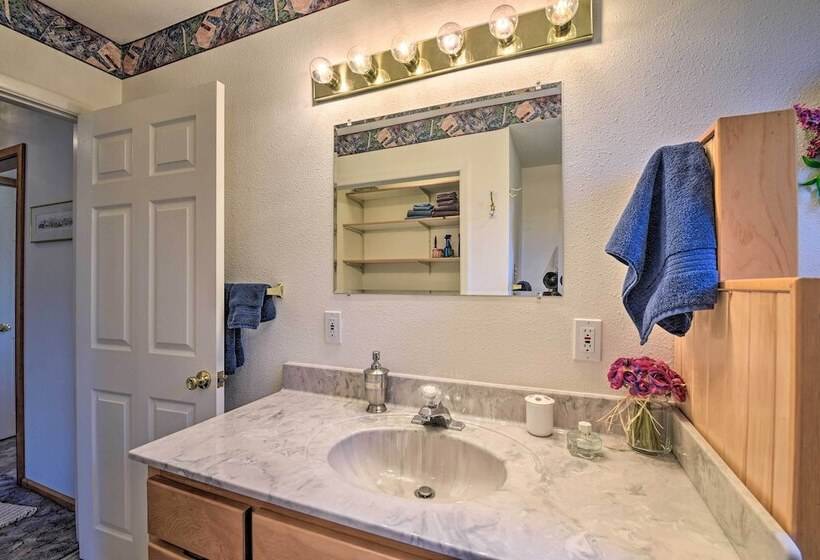 Questa Home W/ Views 13 Mi To Red River Skiing!