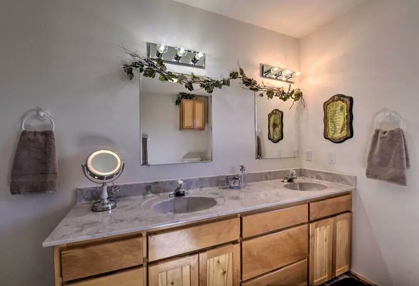 Questa Home W/ Views   13 Mi To Red River Skiing!