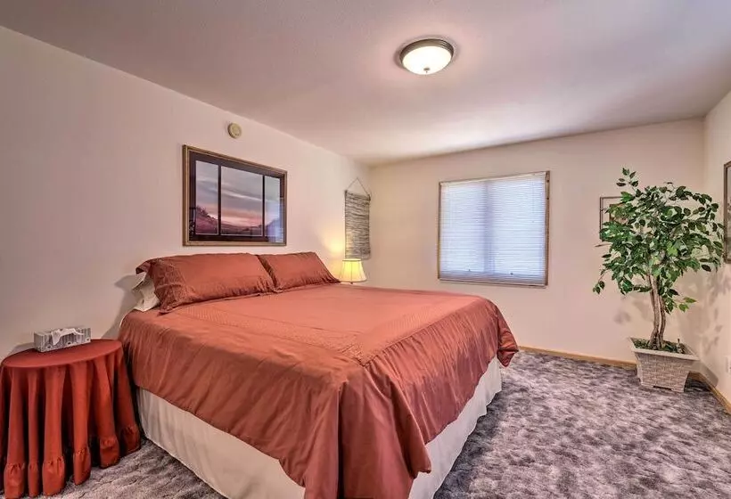 Questa Home W/ Views   13 Mi To Red River Skiing!