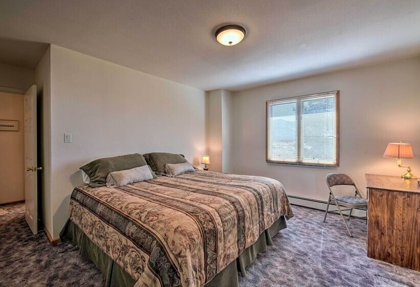 Questa Home W/ Views 13 Mi To Red River Skiing!