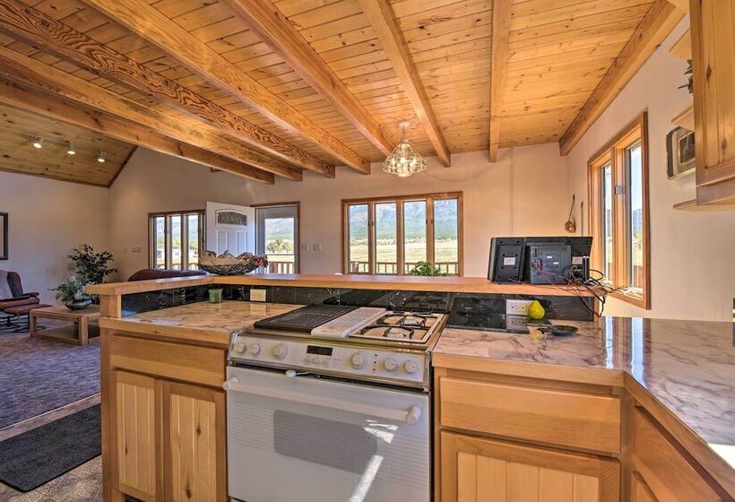 Questa Home W/ Views 13 Mi To Red River Skiing!