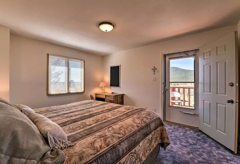 Questa Home W/ Views   13 Mi To Red River Skiing!