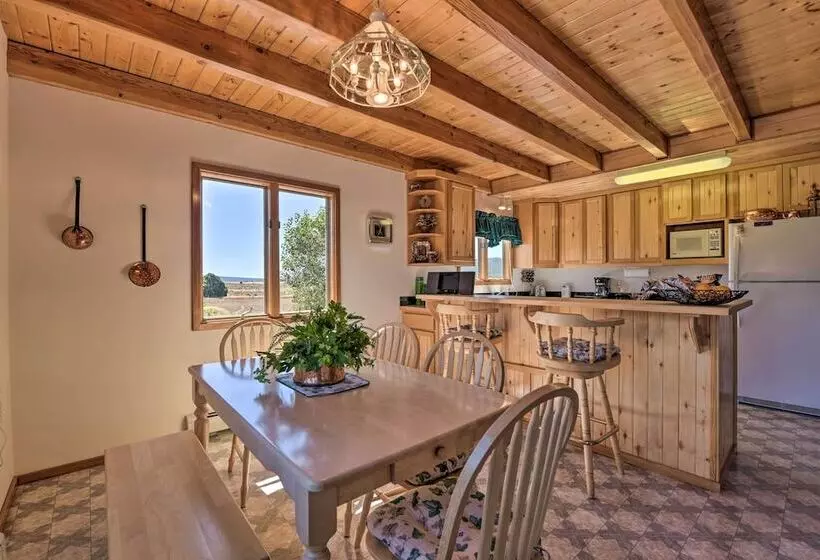 Questa Home W/ Views   13 Mi To Red River Skiing!