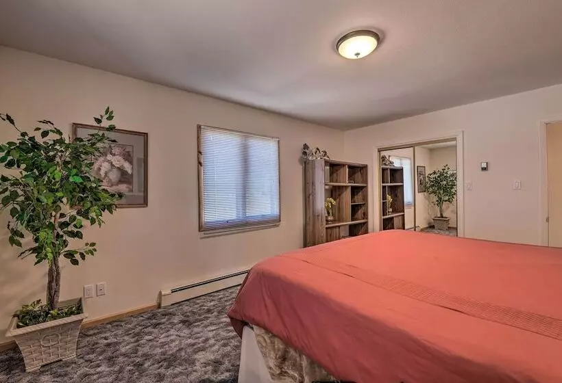 Questa Home W/ Views   13 Mi To Red River Skiing!