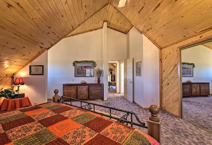 Questa Home W/ Views   13 Mi To Red River Skiing!