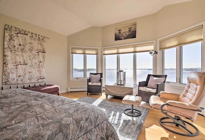 Kayaks, Deck & Pond Access: Rhode Island Retreat!