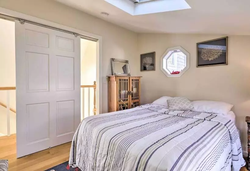 Kayaks, Deck & Pond Access: Rhode Island Retreat!