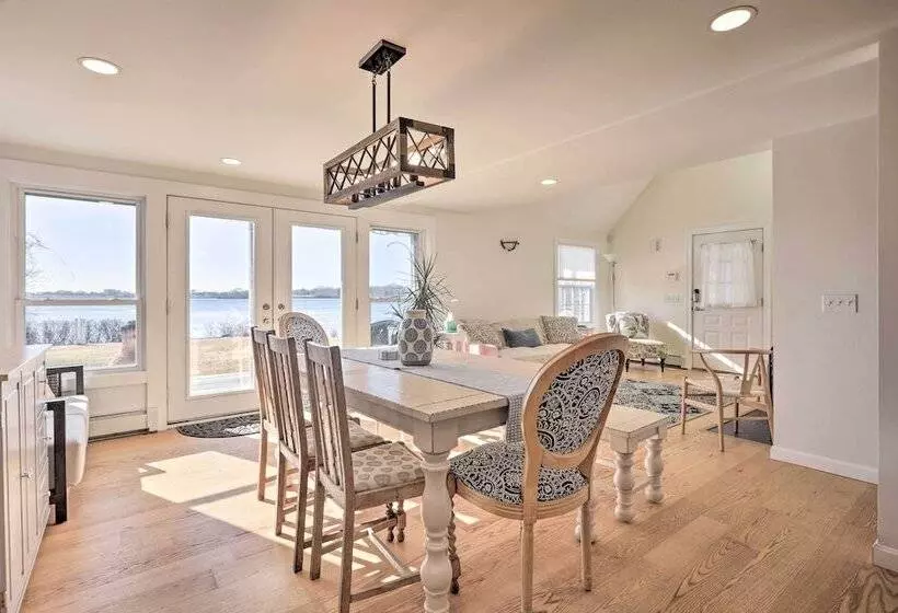 Kayaks, Deck & Pond Access: Rhode Island Retreat!