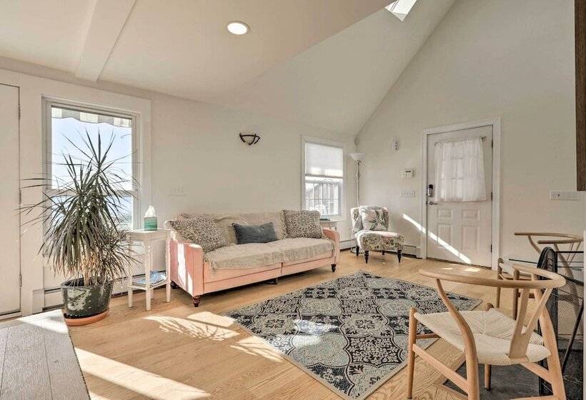 Kayaks, Deck & Pond Access: Rhode Island Retreat!