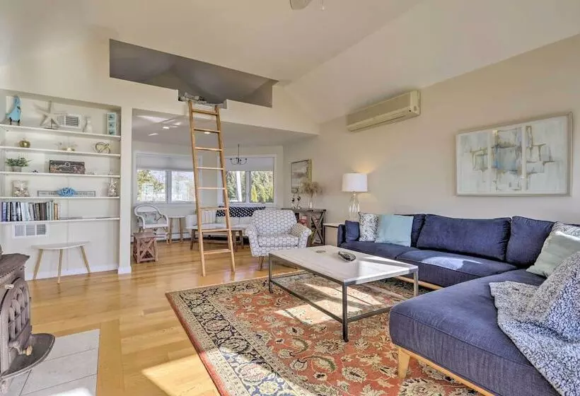 Kayaks, Deck & Pond Access: Rhode Island Retreat!