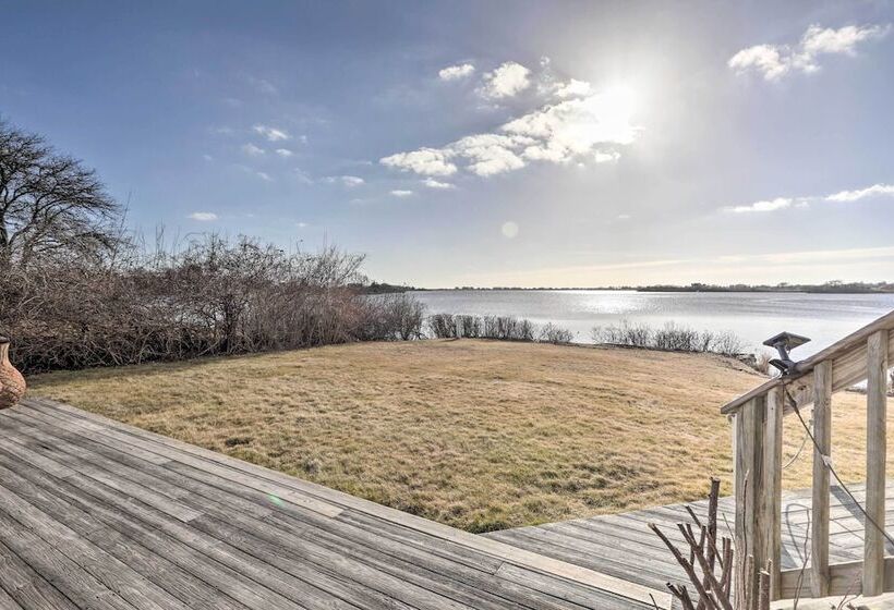 Kayaks, Deck & Pond Access: Rhode Island Retreat!