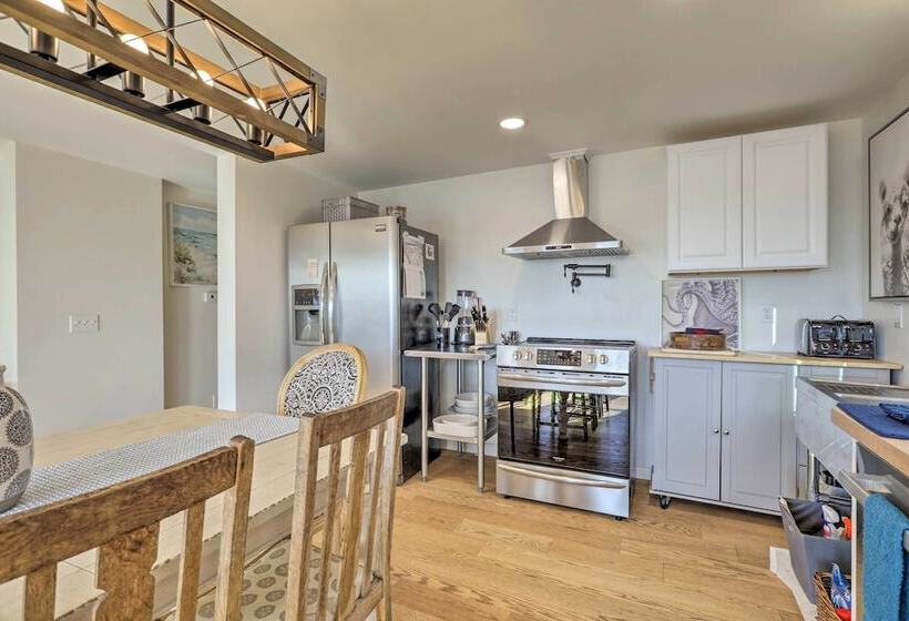 Kayaks, Deck & Pond Access: Rhode Island Retreat!