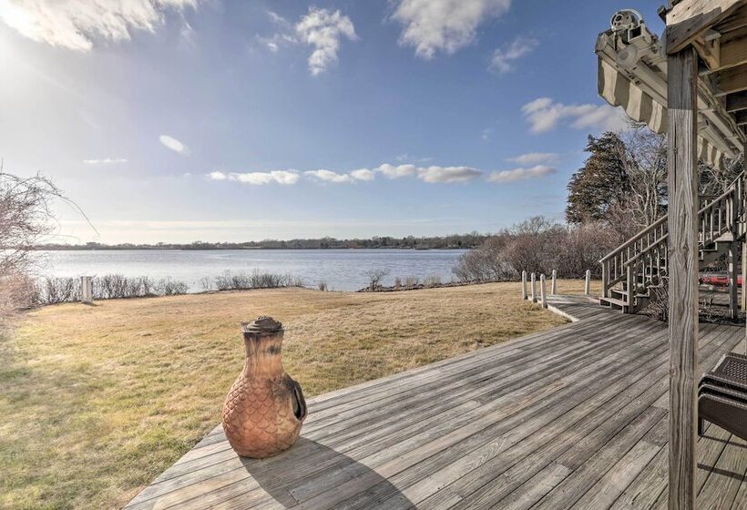 Kayaks, Deck & Pond Access: Rhode Island Retreat!