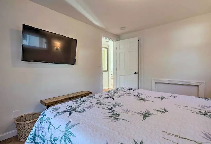 Kayaks, Deck & Pond Access: Rhode Island Retreat!