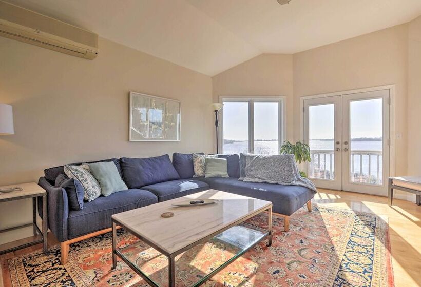 Kayaks, Deck & Pond Access: Rhode Island Retreat!