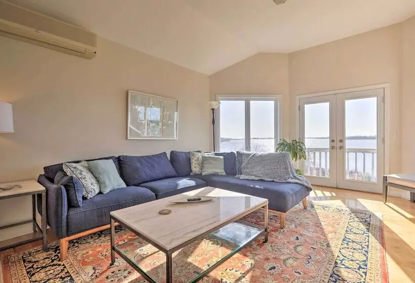 Kayaks, Deck & Pond Access: Rhode Island Retreat!