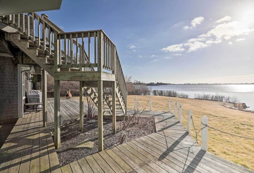 Kayaks, Deck & Pond Access: Rhode Island Retreat!