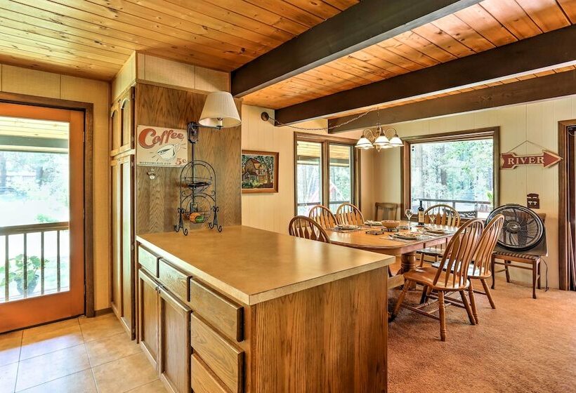 Riverside Winthrop Chalet W/ Hot Tub & 2 Decks!