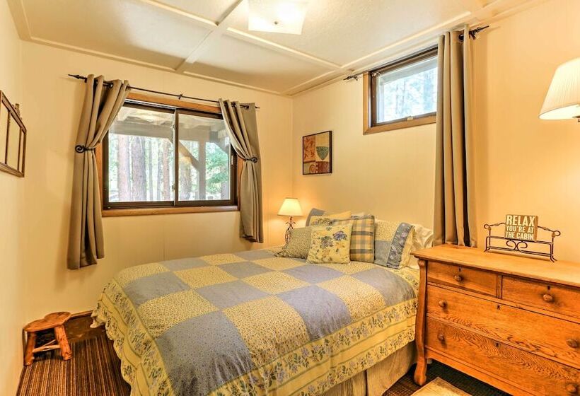 Riverside Winthrop Chalet W/ Hot Tub & 2 Decks!