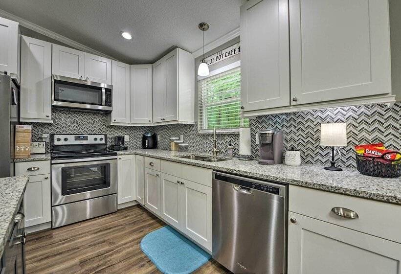 Serene Live Oak Home W/ Fire Pit By River + Sosmp!