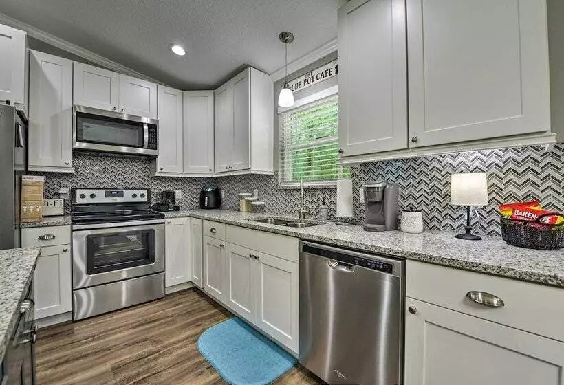 Serene Live Oak Home W/ Fire Pit By River + Sosmp!