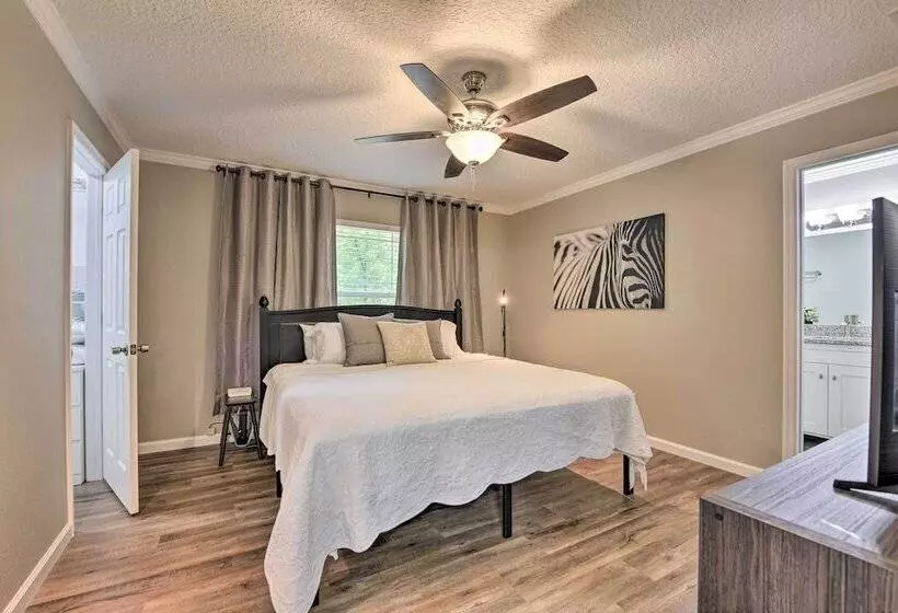 Serene Live Oak Home W/ Fire Pit By River + Sosmp!