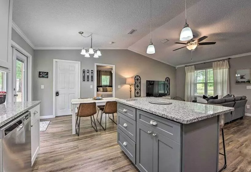 Serene Live Oak Home W/ Fire Pit By River + Sosmp!