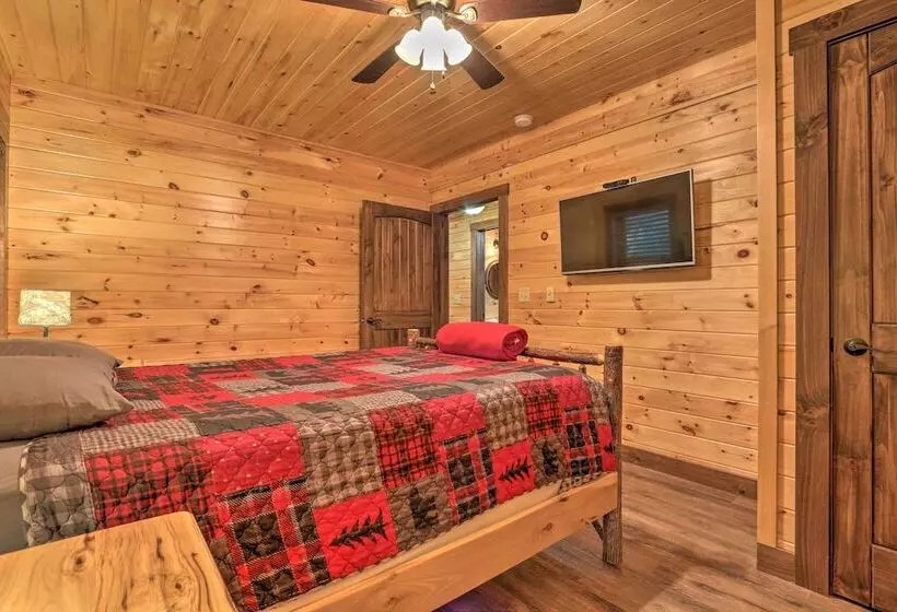 Serenity Now  Cabin W/ Fire Pit + Game Room!