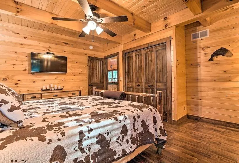 Serenity Now  Cabin W/ Fire Pit + Game Room!