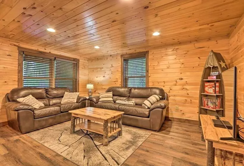 Serenity Now  Cabin W/ Fire Pit + Game Room!