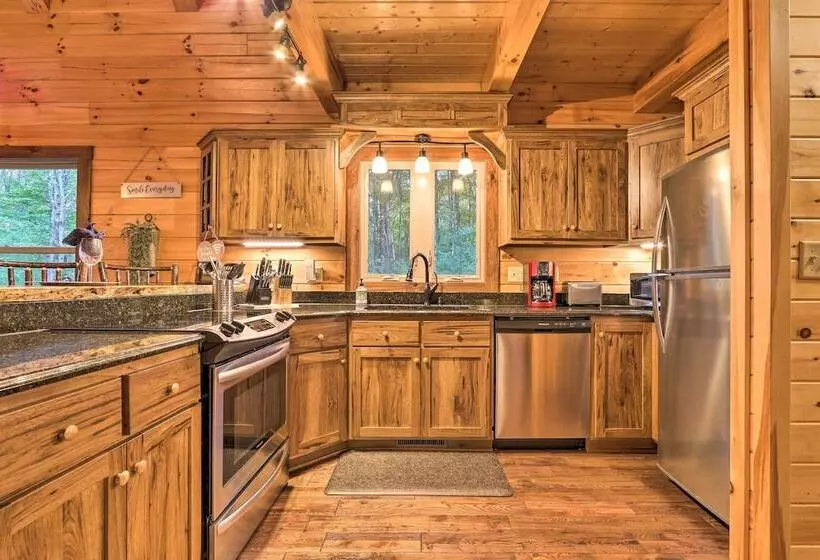 Serenity Now  Cabin W/ Fire Pit + Game Room!