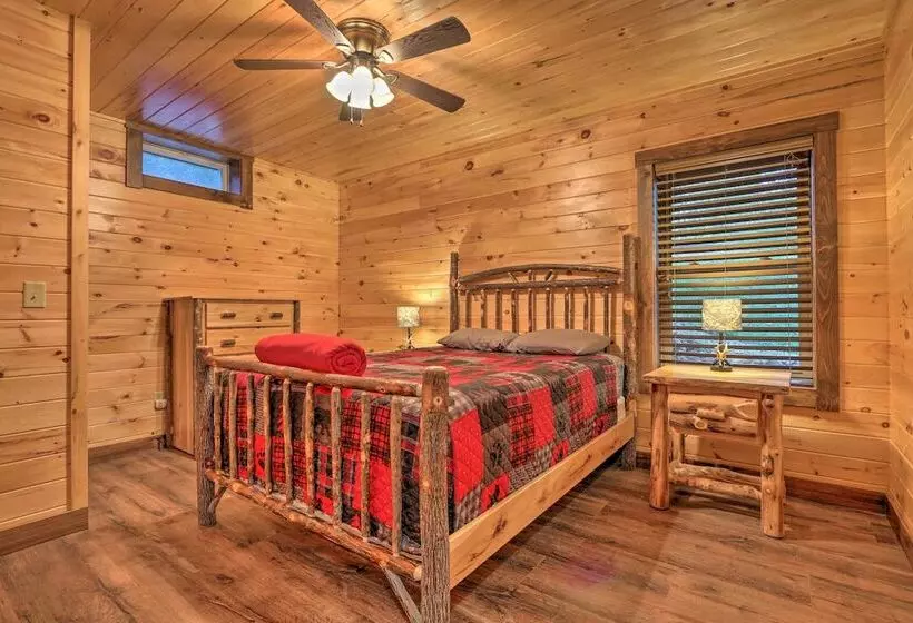 Serenity Now  Cabin W/ Fire Pit + Game Room!