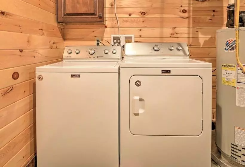 Serenity Now  Cabin W/ Fire Pit + Game Room!